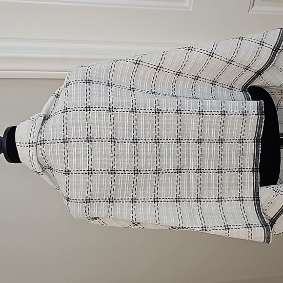 NWOT Chico's Black/White Wrap - Picture 3 of 3